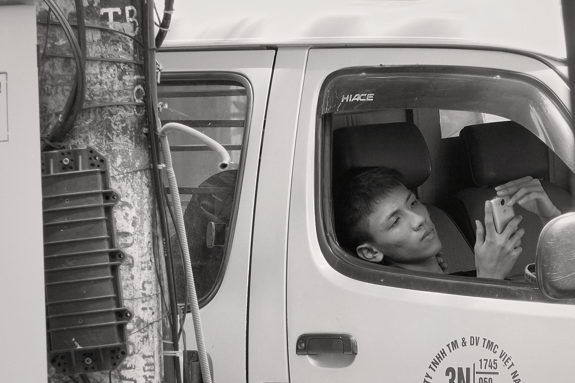 Christoph Radke, Vietnam, Hanoi, junger Mann im Lieferwagen